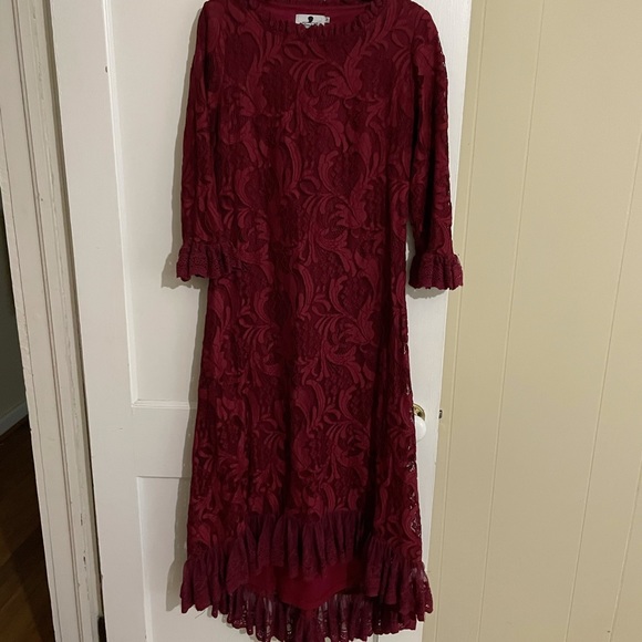 Dresses & Skirts - Dainty Jewell Women's Burgundy Lace Midi Dress with Ruffle Hem